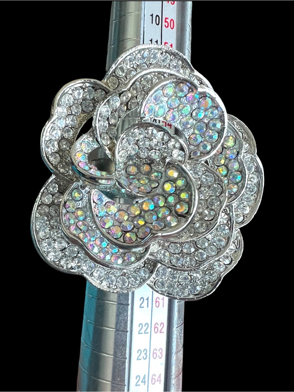 💖 Silver Tone Rhinestone Flower Statement Ring 💖 - Picture 4 of 5